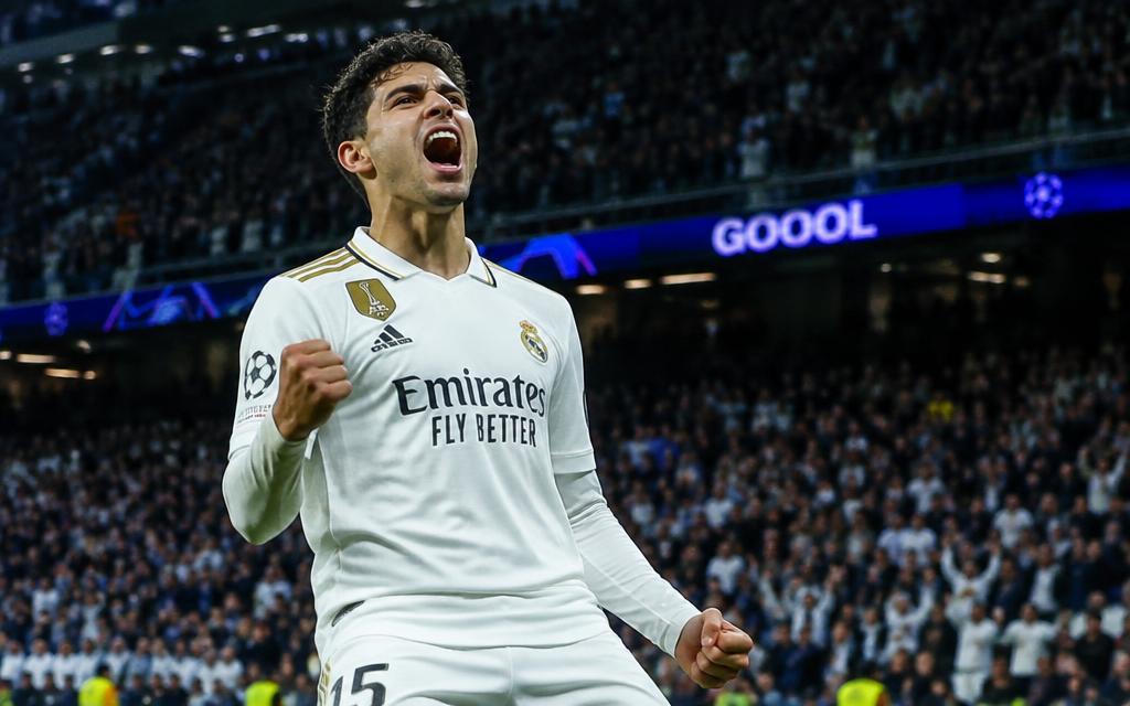 Stoppage-Time Winner Sends Champions Into the Quarter-Finals